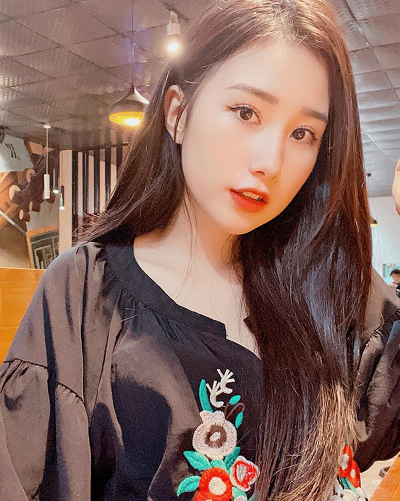 Tan chảy như mì với gái xinh trên Tiktok, 2 triệu người đăng ký Cô nàng Tiktok dễ thương Tiu Hee từng được mệnh danh là