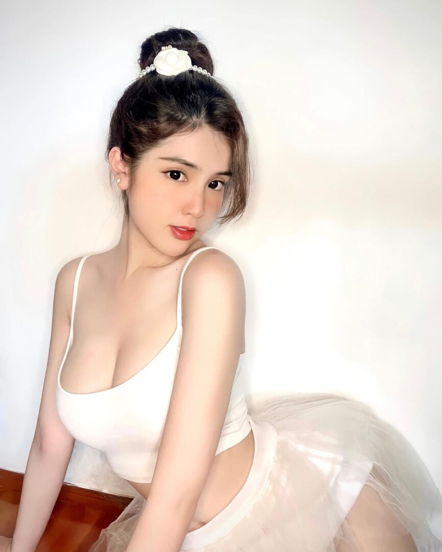 Đinh Triệu Doãn Nghi - Tôi chỉ muốn vùi mặt vào lồng ngực đang nhô lên của anh 2 Đinh Triệu Đoàn Nghi.12 1