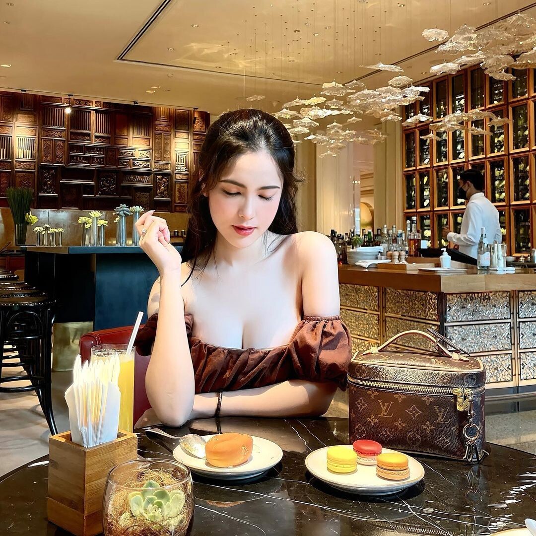 Đinh Triệu Doãn Nghị - Chỉ muốn vùi mặt vào lồng ngực đang nhô lên của anh 10 Đinh Triều Đoàn Nghi.16