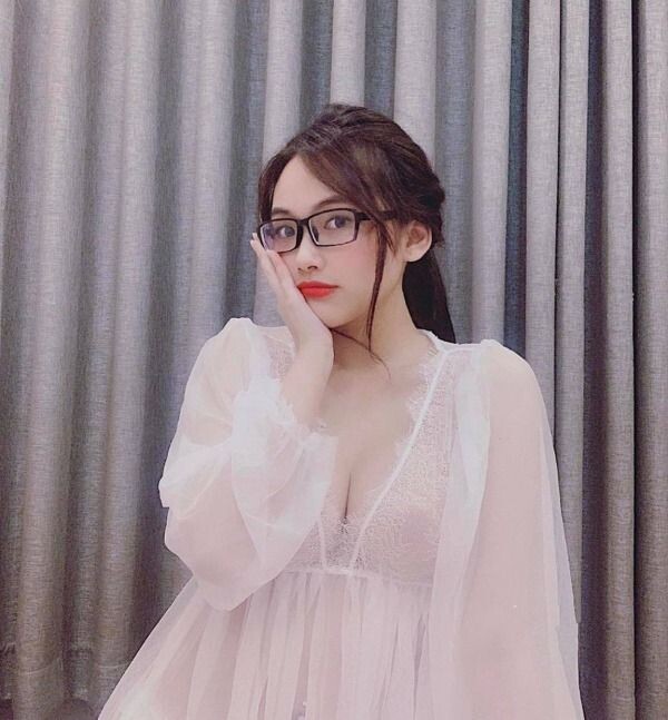 Hot girl Mi Nguyễn - khoe ngực đầy đặn Mỹ Nguyễn 3