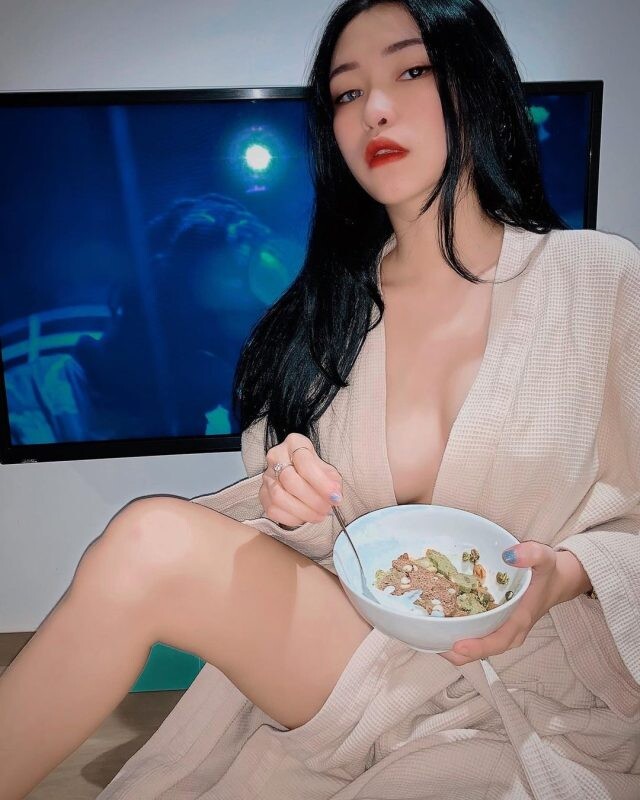 Nha Thy - Hottie khoe thân hình trắng nõn đầy đặn sau bộ bikini ren mỏng manh 5 Nhà Thái 3