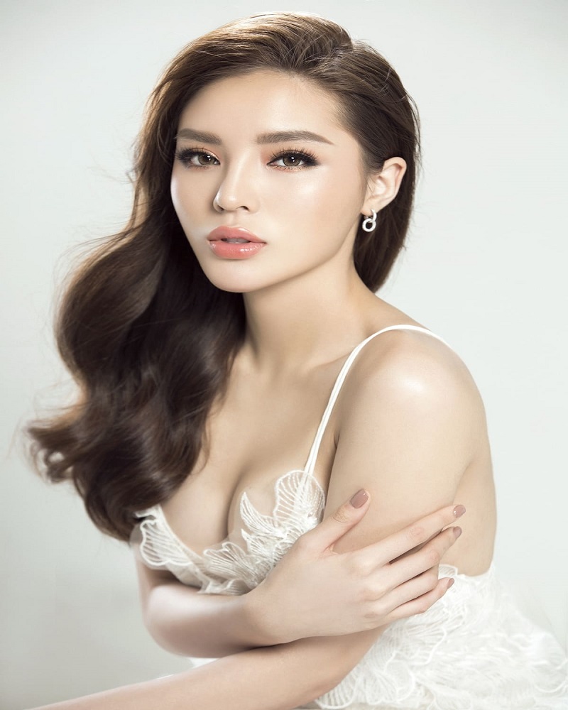 Ngắm ảnh gợi cảm của các mỹ nhân đẹp nhất làng giải trí 3 Hoa hậu Kai Dayen ngày càng gợi cảm và táo bạo