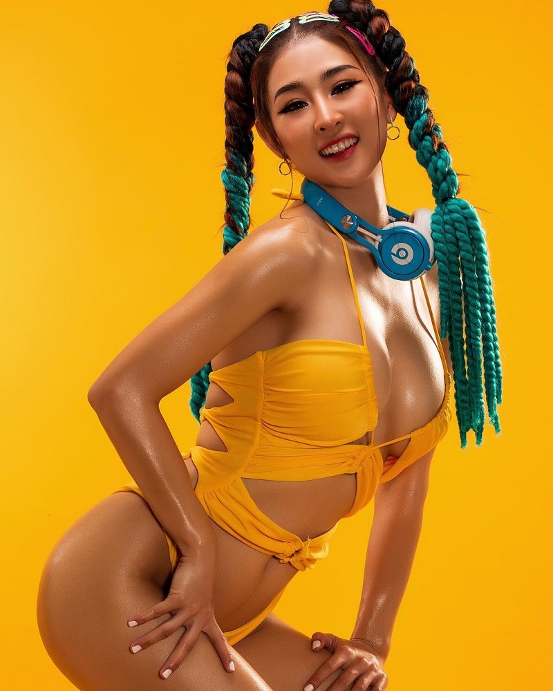 DJ Oxygen - Chiêm ngưỡng cặp mông và ngực tuyệt vời trong bộ bikini xẻ sâu 6 DJ