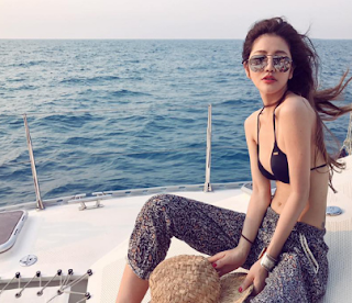 Hua Luo Ni không phải là hot girl 20 tuổi mà là bà mẹ 40 tuổi khoe body khiến bạn phải xấu hổ. Hứa rằng cô ấy không phải mỹ nhân 20 tuổi mà là bà mẹ 40 tuổi khoe body khiến bạn phải tự ti.