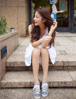 Hua Luo Ni không phải là hot girl 20 tuổi mà là bà mẹ 40 tuổi khoe body khiến bạn phải ngượng ngùng. Hứa rằng cô ấy không phải mỹ nhân 20 tuổi mà là bà mẹ 40 tuổi khoe body khiến bạn phải tự ti.