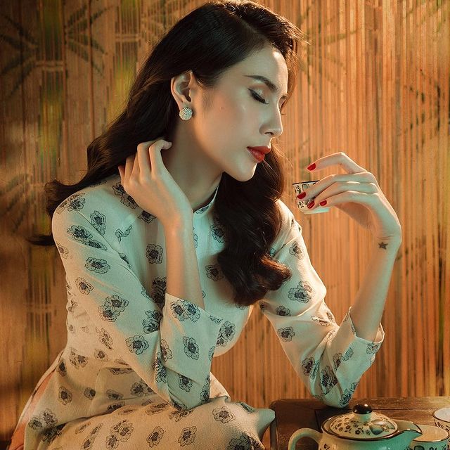 Ảnh nền Thủy Tiên khoe body. Thật tuyệt khi nhìn anh ấy.