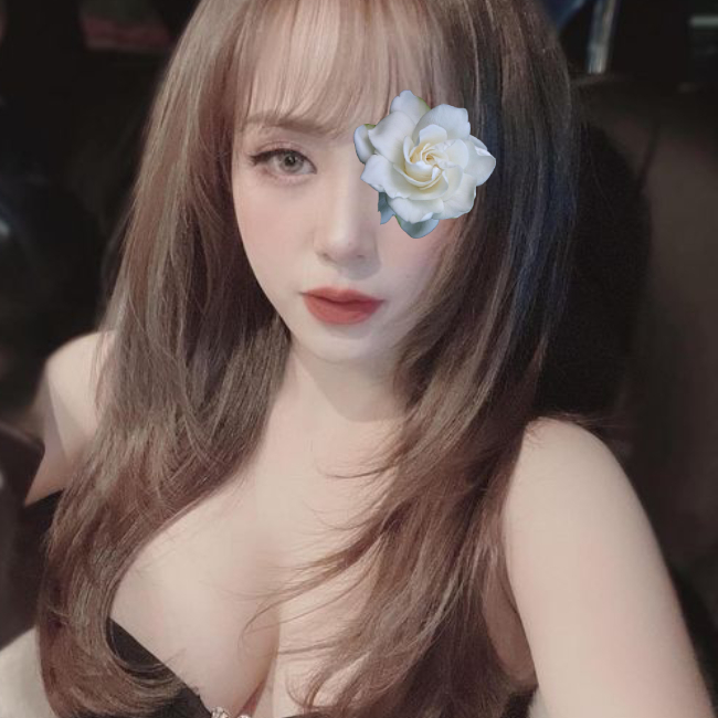 Diamond - Da trắng dâm đãng mút và liếm Diamond - Da trắng dâm đãng mút và liếm