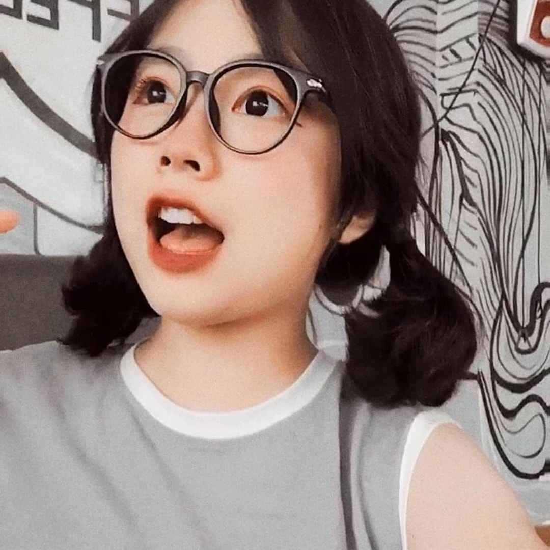 Hình ảnh người phụ nữ xinh đẹp, ngọt ngào với mái tóc ngắn. Cô ấy rất xinh đẹp.