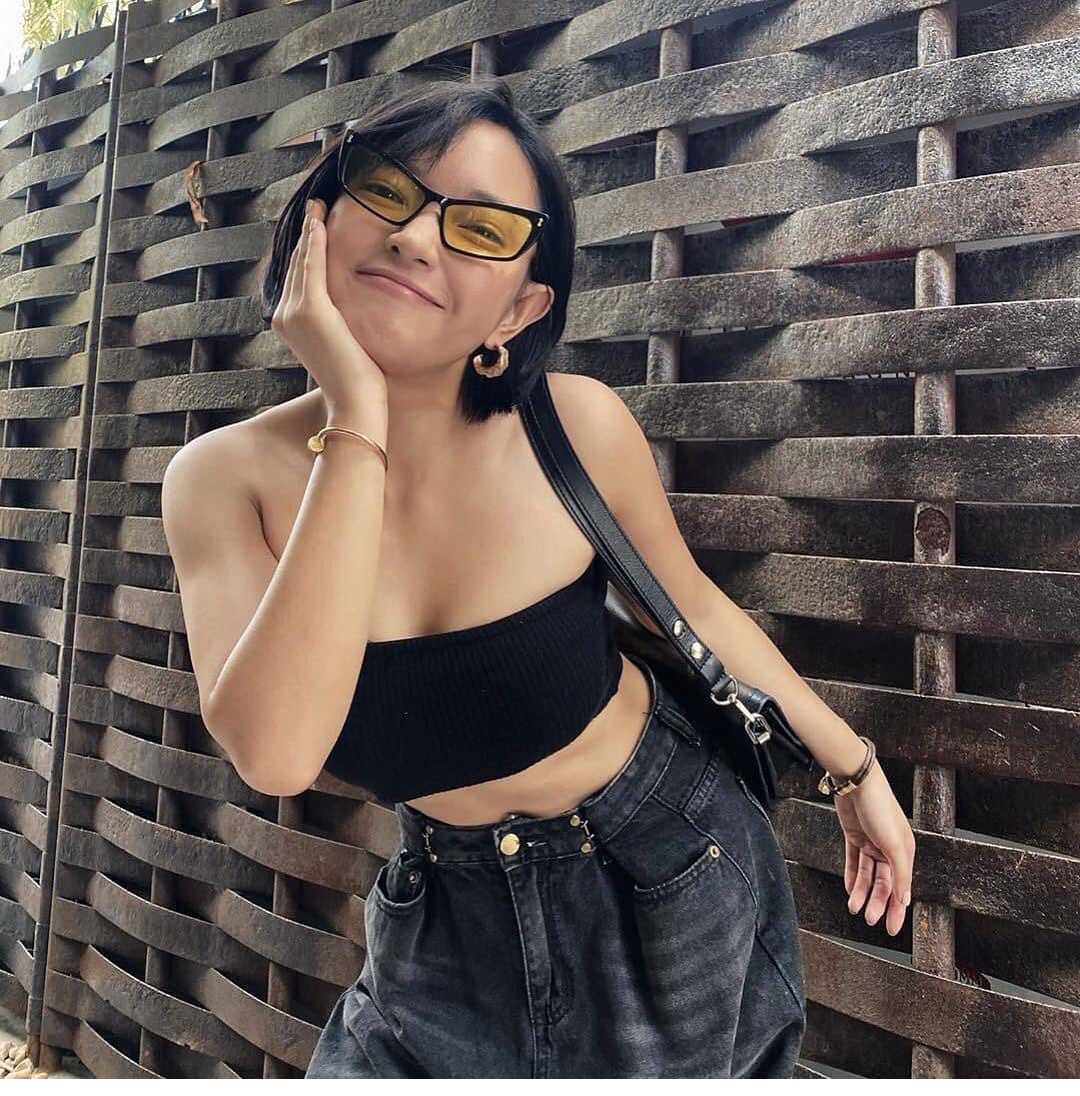 Tải ảnh Châu Bùi trong bộ bikini xinh đẹp gợi cảm. Trông rất tuyệt.