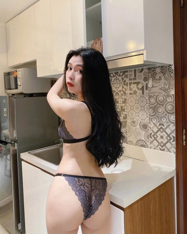 Nha Thy - Người đẹp khoe thân hình trắng nõn đầy đặn sau bộ bikini ren mỏng manh 1 Nhà Thái 5