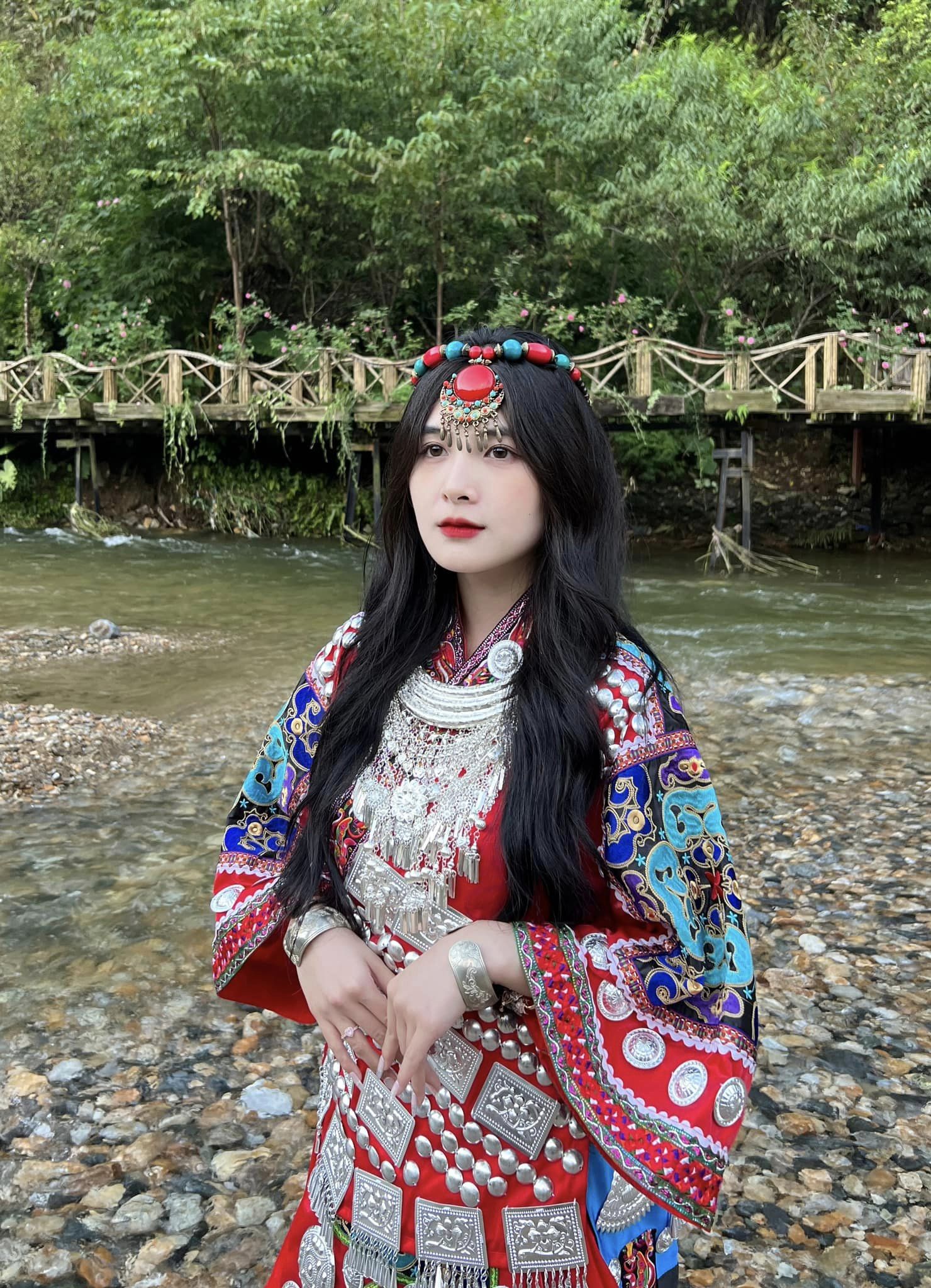 Ngoại hình của Nữ hoàng Ali rất quyến rũ và quyến rũ.