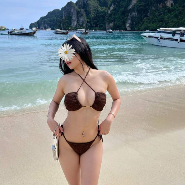 Kim Linh là một cô gái xinh đẹp Kim Linh là một cô gái xinh đẹp