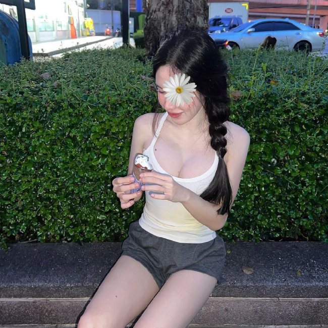 Hồng Lâm là một mỹ nhân ham chơi quên đường về nhà. Hồng Lâm là một mỹ nhân ham chơi quên đường về nhà.