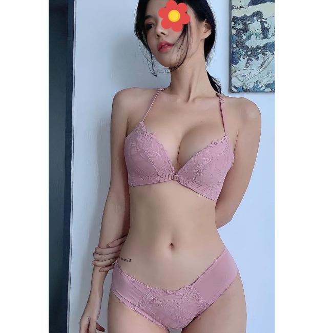 Tú Quỳnh là một cô gái xinh đẹp với thân hình rất chuẩn. Tú Quỳnh là một cô gái xinh đẹp với thân hình rất chuẩn.